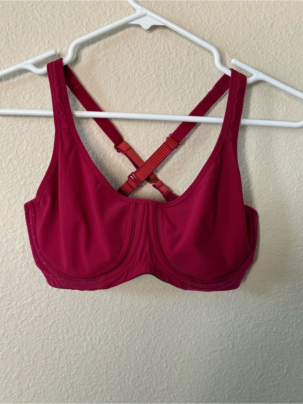 Lululemon women's  Supportive Underwire Bra in Deep Raspberry size 34D/ NWOT1000